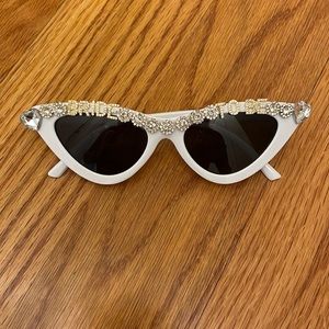 Bride to Be cat eye sunnies 😎